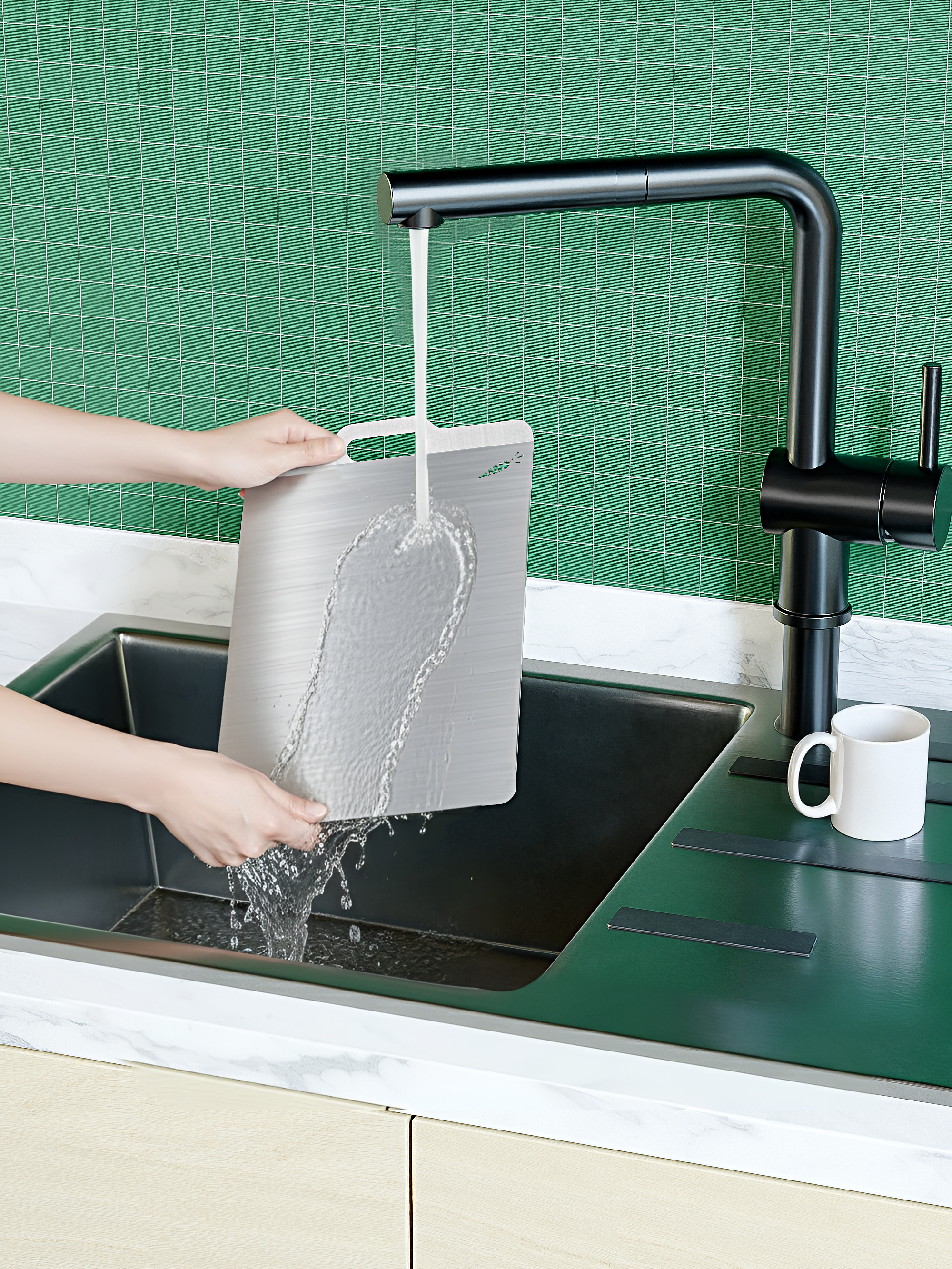 Steel chopping board
